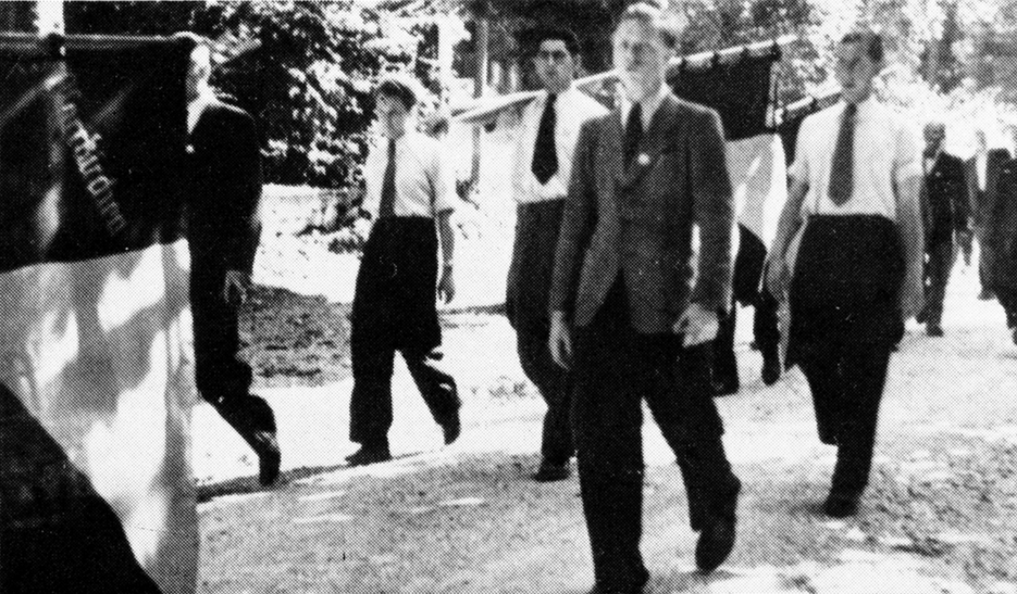 Fahnenabordnung in Gmunden - v.l.: (im weißen Hemd) Fritz Weber, Michael Endres, Georg Schaller