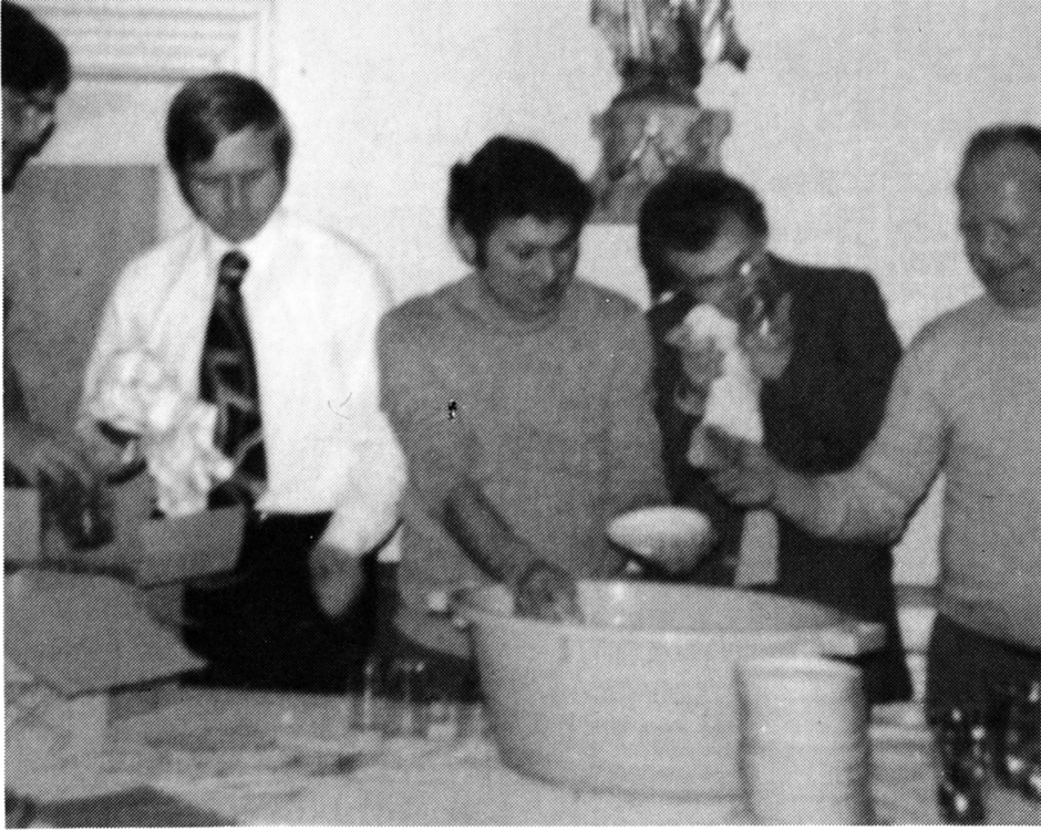 Abspüldienst bei einer Kolpingsparty 1974 - v.l. Gerhard Polifka, Präses Lothar Schinke, Karl Bullinger, Jakob Kehrle, Georg Giggenbach