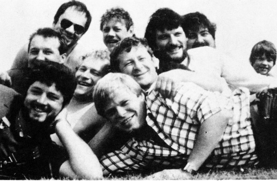 Das sind Männer und keine Dutterer - Veteranenzeltlager 1985 am Michelsberg; h.v.l. Karlheinz Hitzler, Josef Dannemann, Günter Salzmann, Leo Schmid, Oliver Hitzler; m.v.l. Wolfgang Kohout, Jakob Kehrle, Franz Lämmermeier; v.v.l. Hans Huber, Wolfgang Dehling